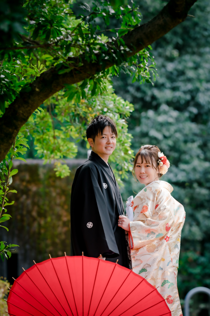 緑をバックに...