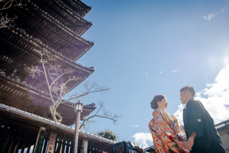 日が差し込む八坂の塔！