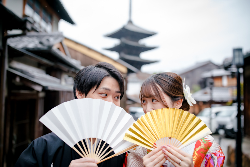 扇子を広げて！