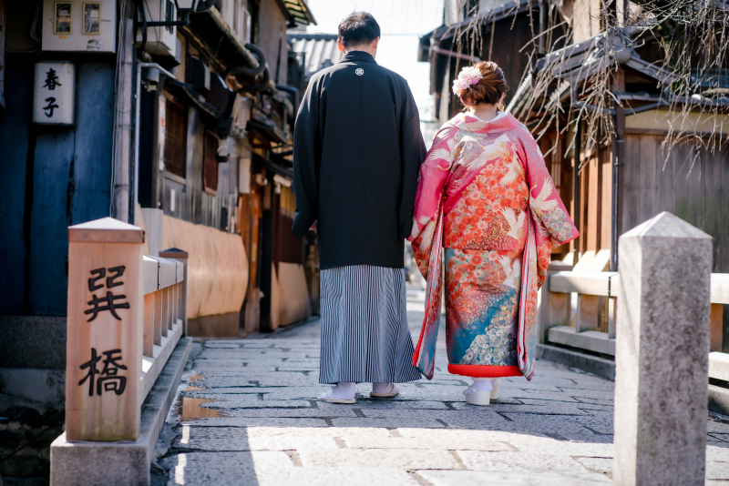 巽橋を渡るお二人♪