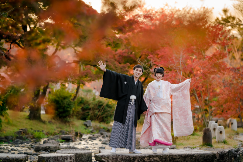 紅葉広がる公園で&hellip;