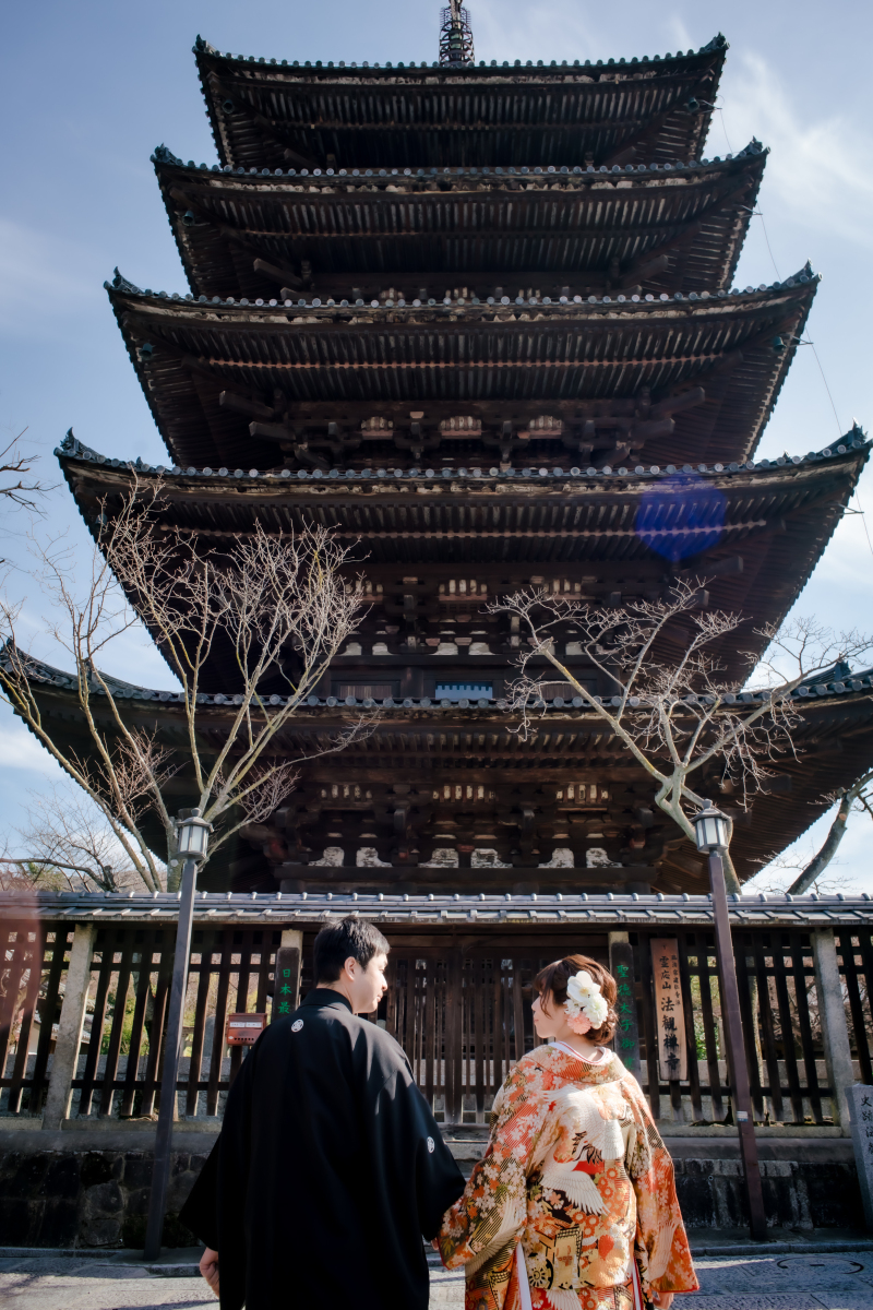 八坂の塔の真下で...