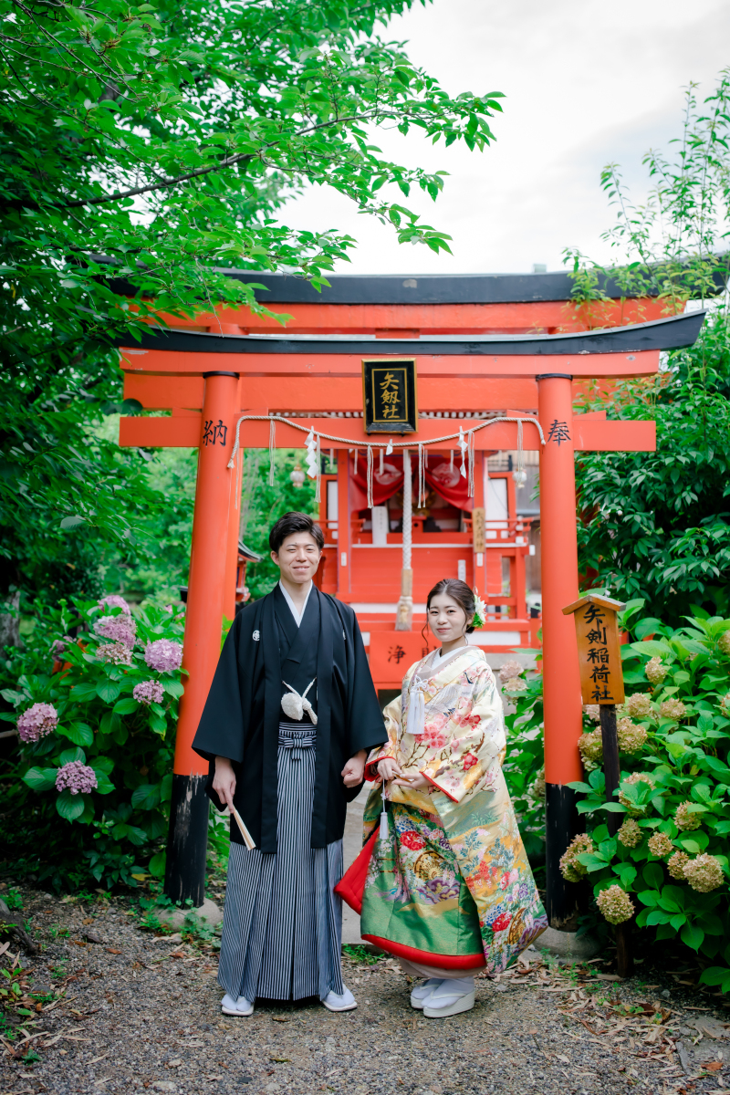 鳥居の前で&hellip;