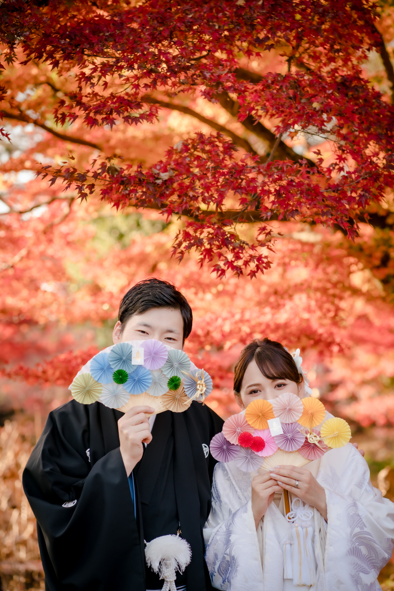 可愛い扇子でお顔隠して♪