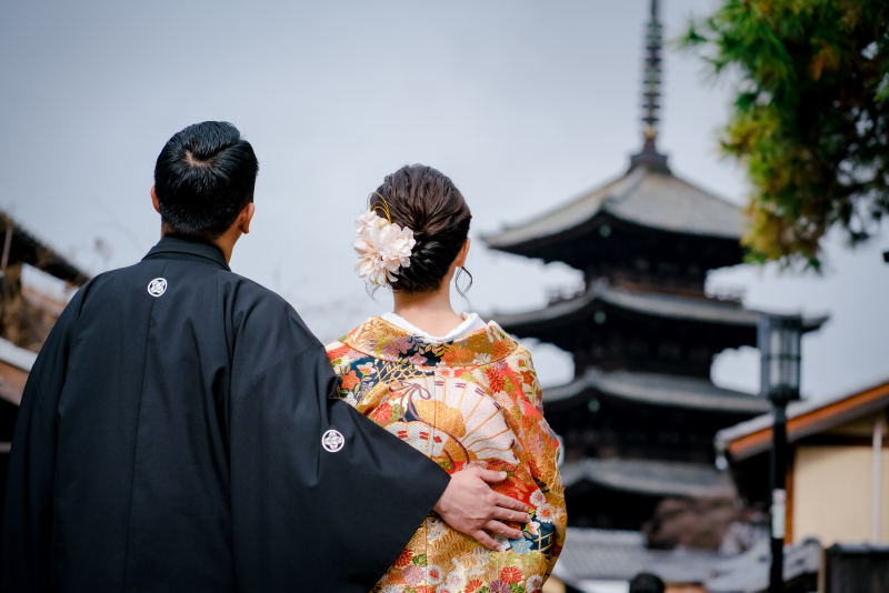 塔と後ろ姿ショット