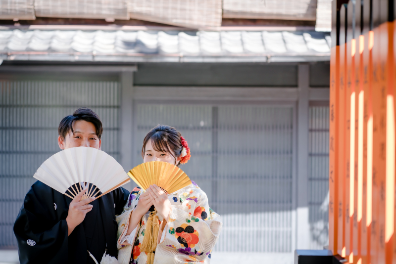 扇子で顔隠し♡