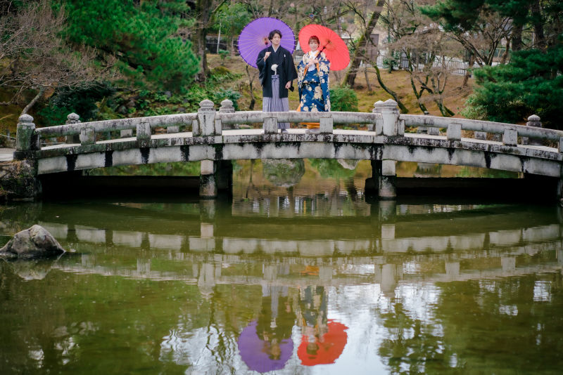 大きな池に映るのは...