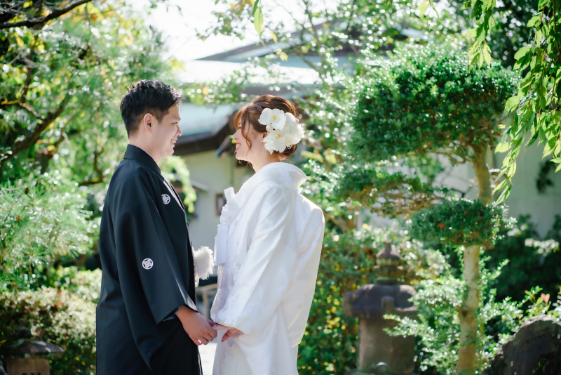 見つめ合うショット