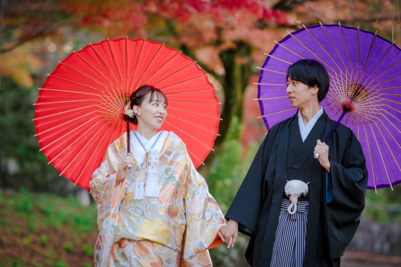 紅葉に映える番傘ショット♪