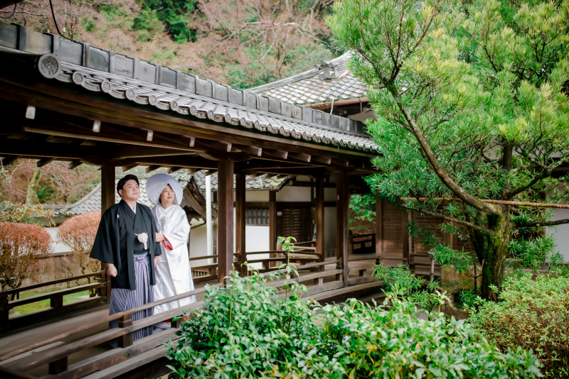 神社仏閣の室内へ！