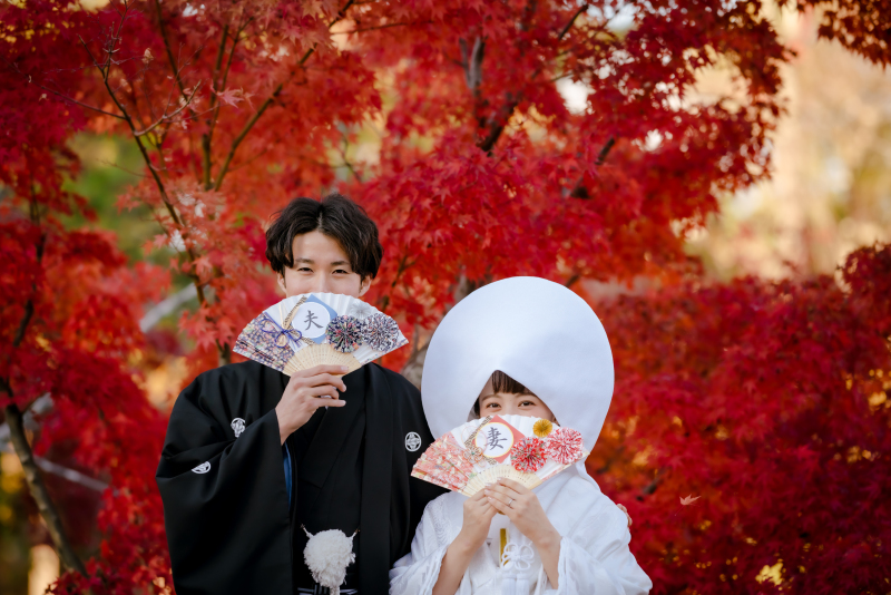 扇子で顔隠しショット♡