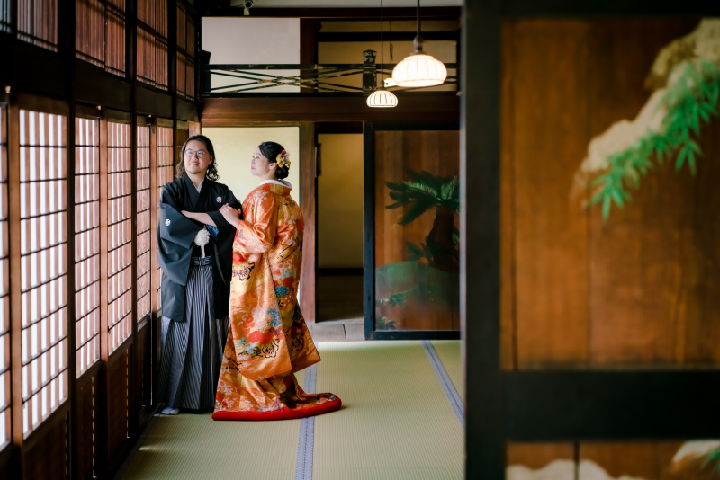 神社仏閣の室内へ！