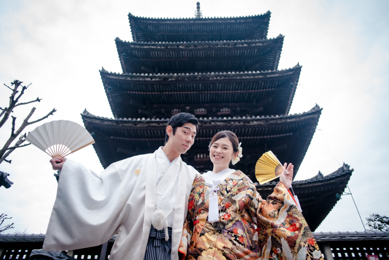 塔の真下で扇子ショット！