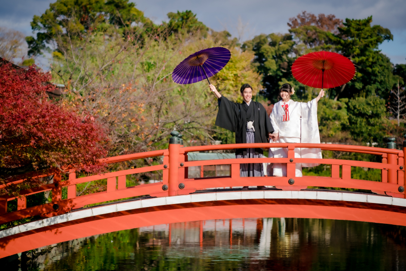 番傘広げてお茶目なショット！