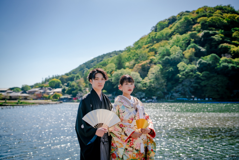 扇子でおすまし