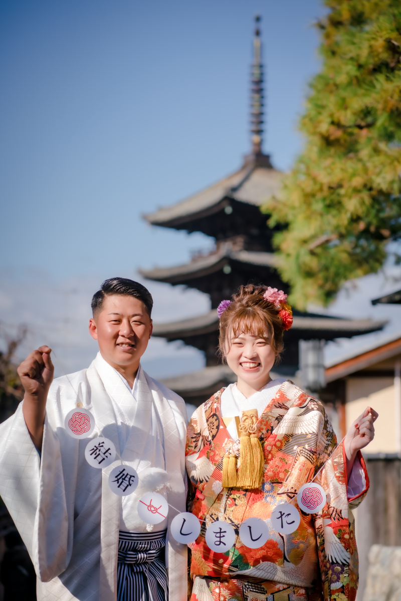 塔をバックにガーランド♪