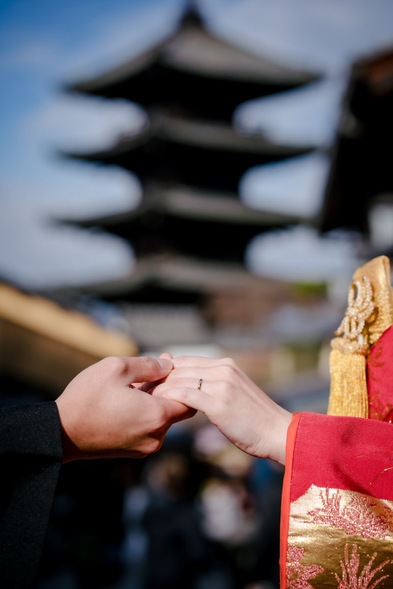 塔とお手元アップ