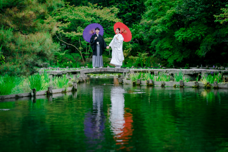 お庭に入ると広がる池！