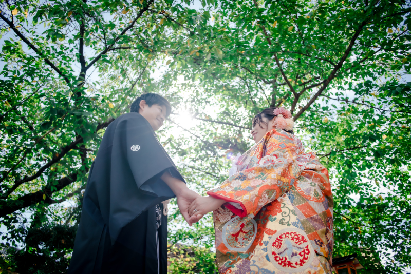 緑をバックに...