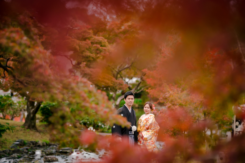 紅葉に囲まれて
