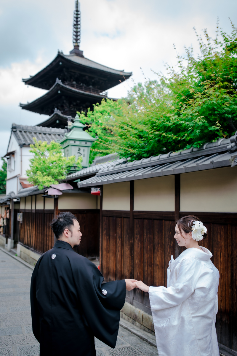 手をとりあって