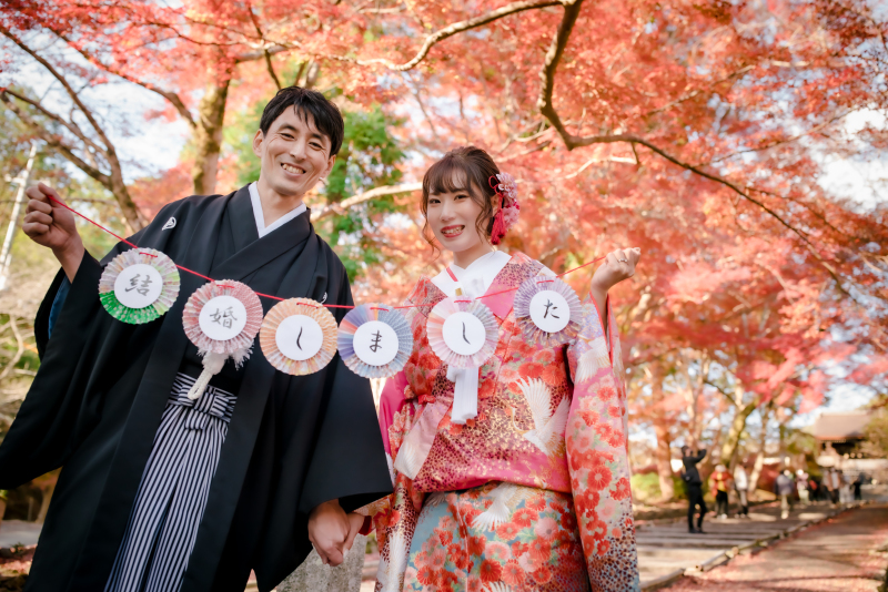 ガーランドを持ってにっこり♪