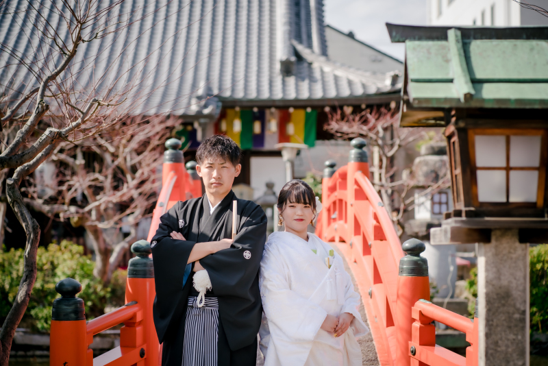 池に架かる橋にて...