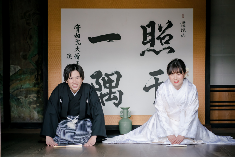 座りのショットも！