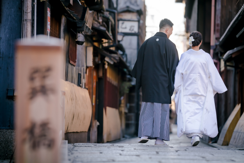 橋を渡る後ろ姿♪