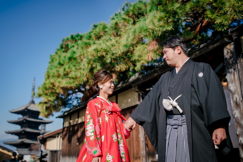 手を取り歩くお二人！