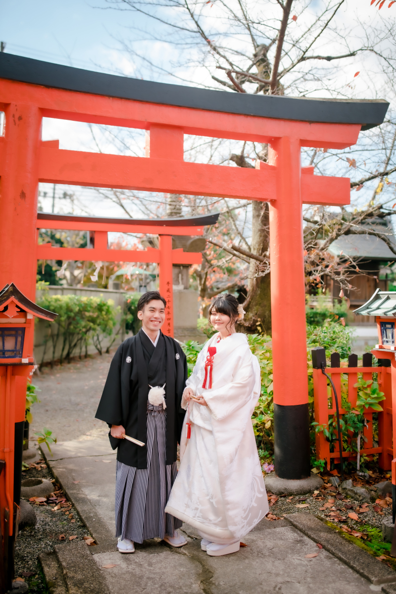朱色の鳥居にて...