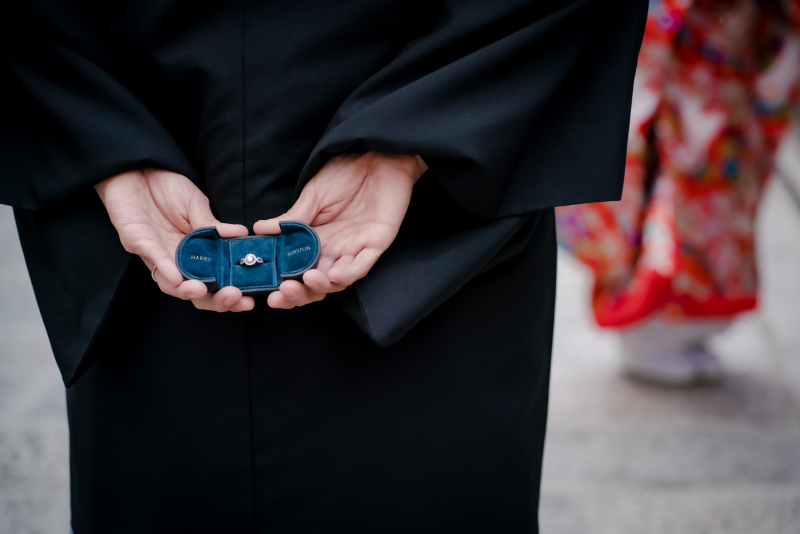 指輪のケースを使って...