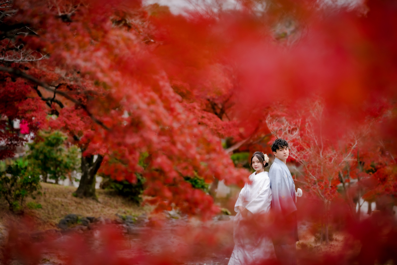 紅葉に囲まれて