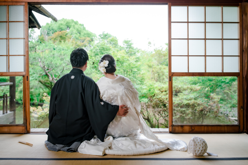 お庭を見つめるお二人...♡