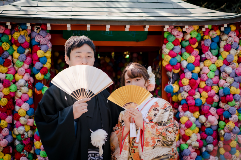 扇子で顔隠しショット！