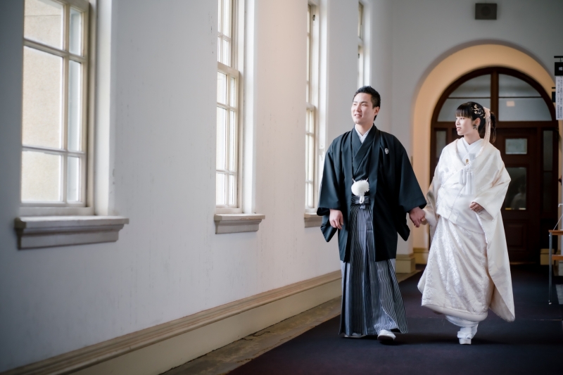 廊下を歩くお二人