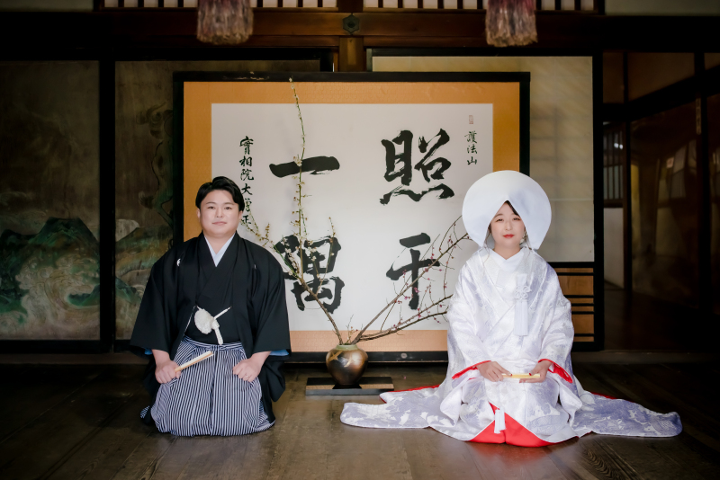 座りのショットも上品に♪