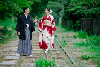 京の街並みと廃線路