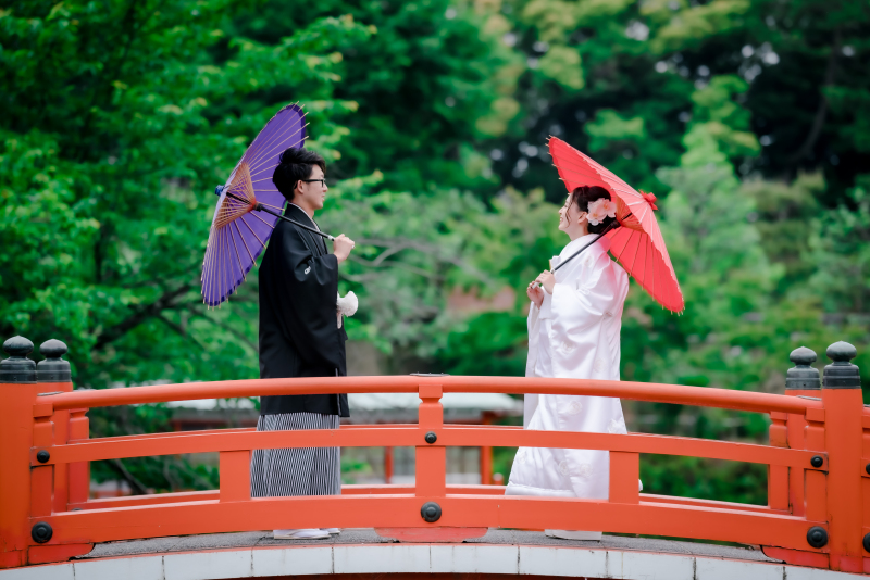 五重の塔と赤い橋