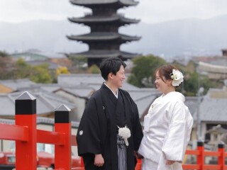 言葉を交わさなくても伝わる、おふたりだけの穏やかな時間。