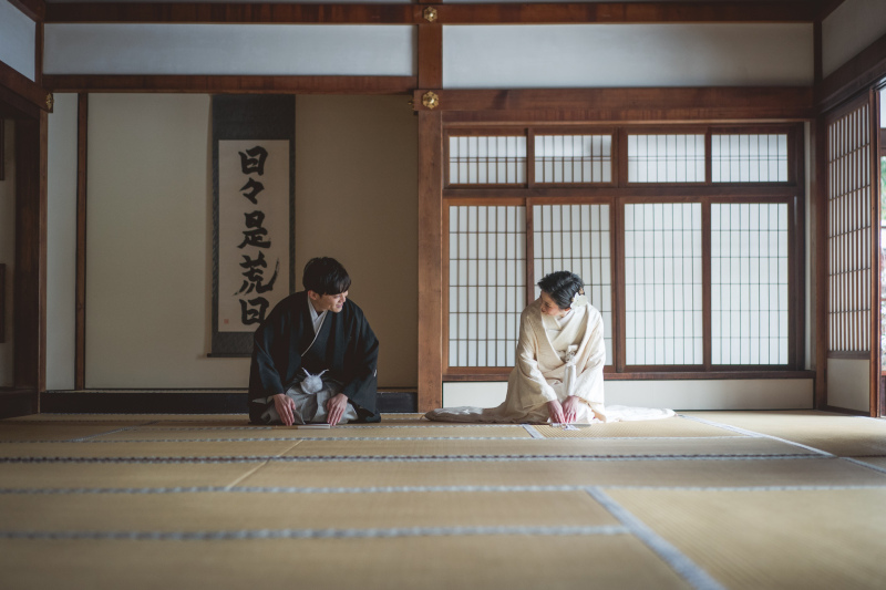お寺ならではの正座のカット