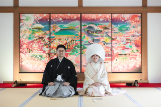 色鮮やかな襖のあるお寺で