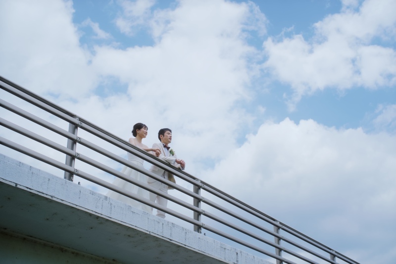 青空バックに