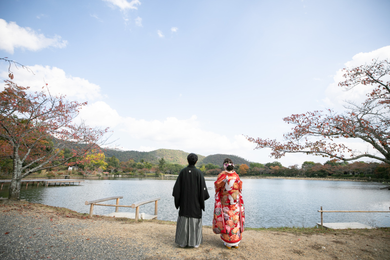 大きな池のある大覚寺で