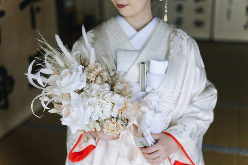 和装でもブーケを使用して