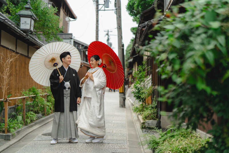 伝統的な京町家の街並みが和装にぴったり