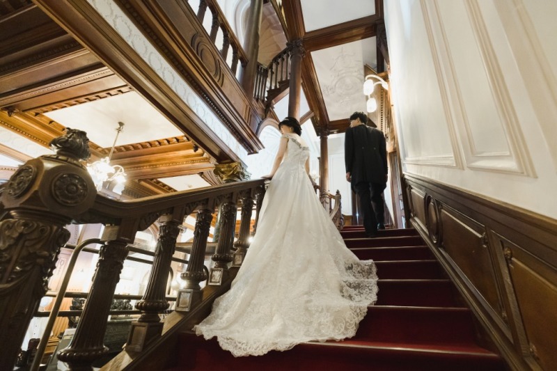 長いトレーンを生かした階段ショット