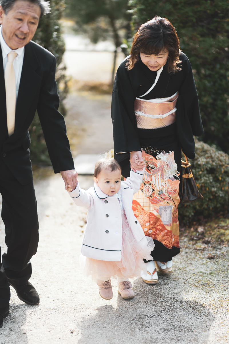 手繋ぎお孫ちゃん