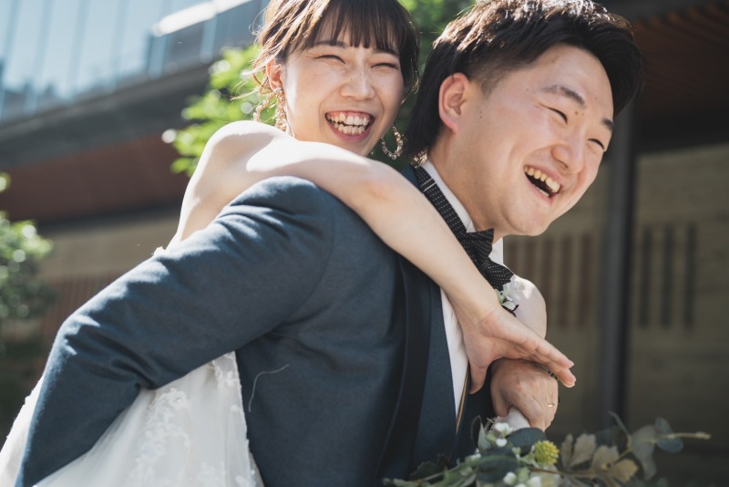 最後は2人らしい笑顔で