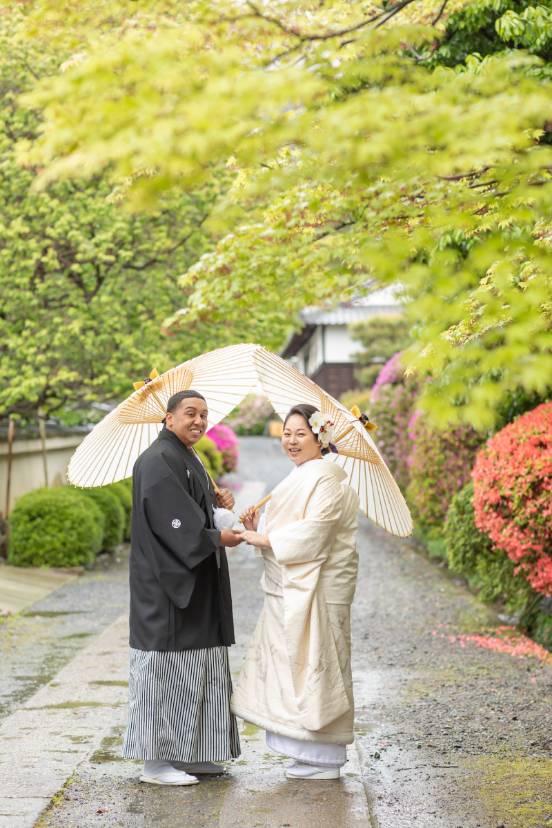 小雨のお寺も味がある